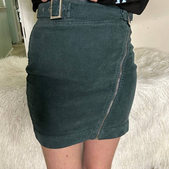 NWT Urban Outfitters Corduroy Mini Skirt – Size Small – Green - Picture 3 of 12
